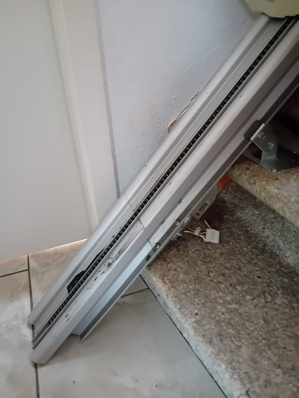 Scale: Treppenlift ACORN Superglide 130 – Usato da Gächlingen venduto da Forstag 4