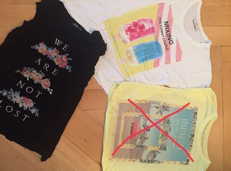 Kleiderpakete: Lot 2 t-shirt Bershka et Pull & Bear – Gebraucht aus Küssnacht am Rigi von CALIFRASQUI