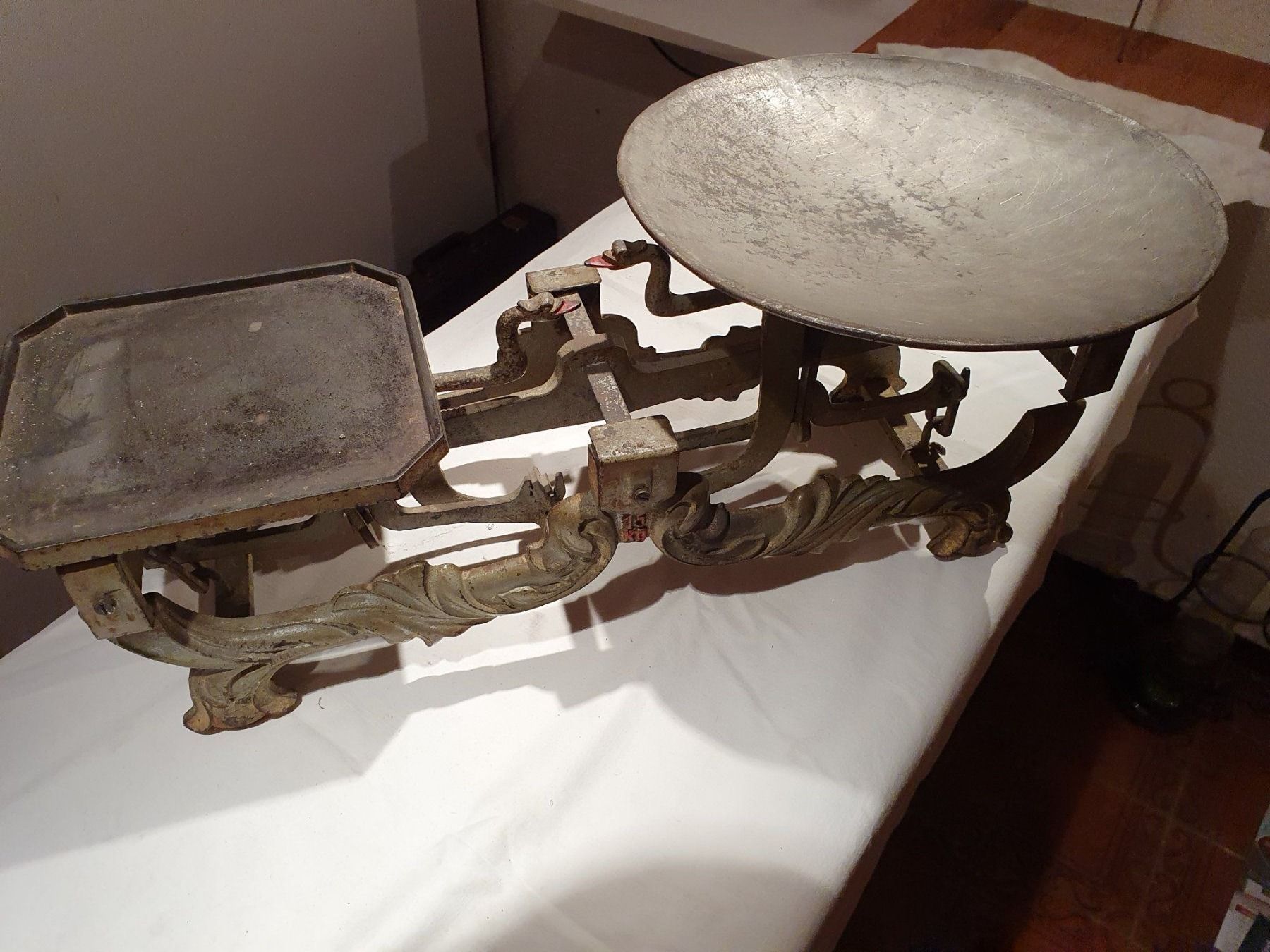 Waagen und Gewichte: Antik Metall Waage – Gebraucht aus Basel von M2 6