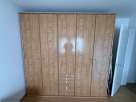 Kleiderschrank Holzoptik 5-türig mit Schubladen