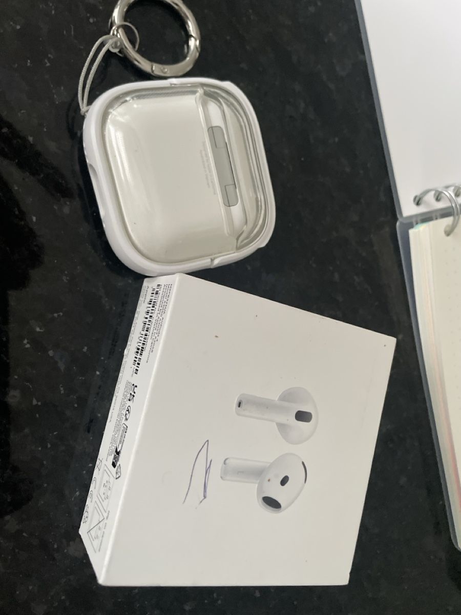 Apple Casques audio: Neue AirPods 4 mit case – Neuf (Voir description) à Rüti ZH par Aminalejla
