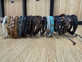 Coole Armbänder Set - Leder, Holz, verschiedene Designs!