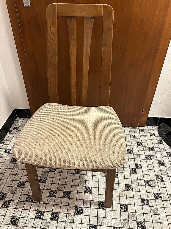 Sedie: Chaise de cuisine – Usato da La Tour-de-Peilz venduto da tof_sl8j