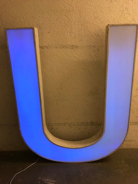 Lampade: grosser Leuchtbuchstabe U – Usato da Zürich venduto da gigimai67 1