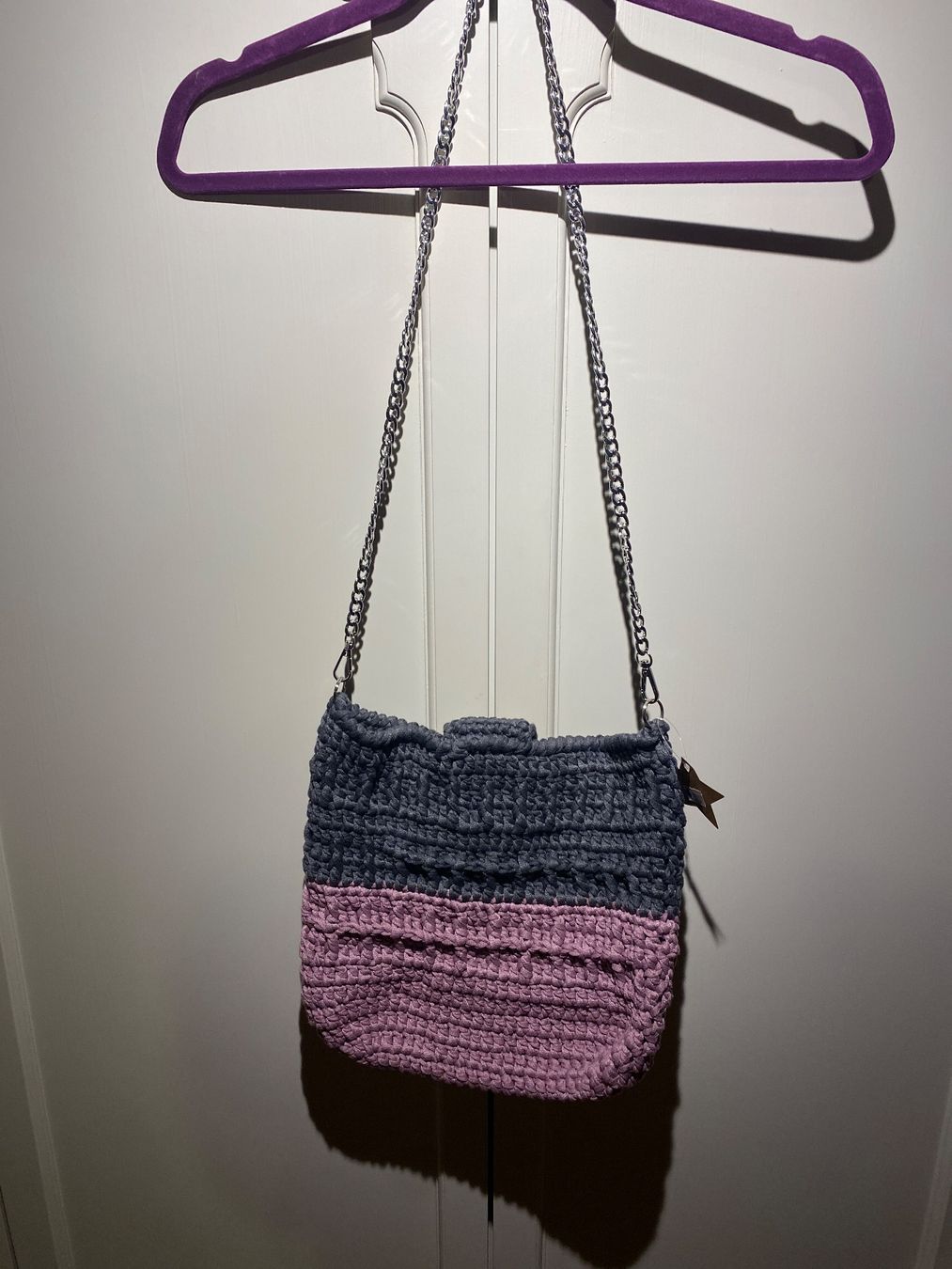 Taschen für Damen: HANDTASCHE MIT SILBERKETTE,HANDGESTRICKT – Neu und originalverpackt aus Meienried von ManuelaBoutique 4