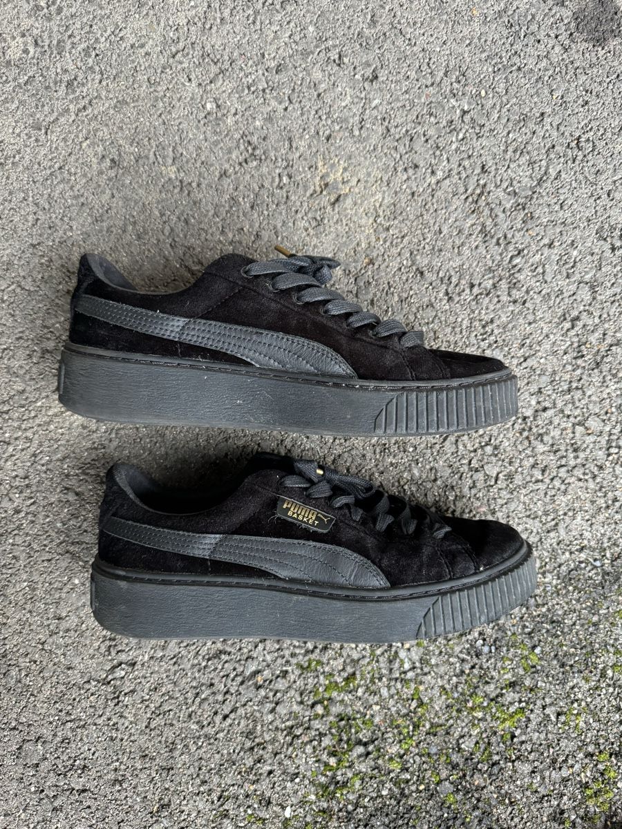 Puma Damenschuhe: Puma platform velvet 38.5 – Gebraucht aus Porrentruy von fee_24