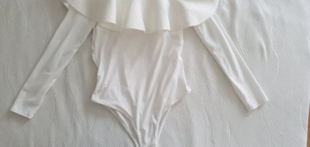 Weisser Body mit Carmen-Ausschnitt Gr. S