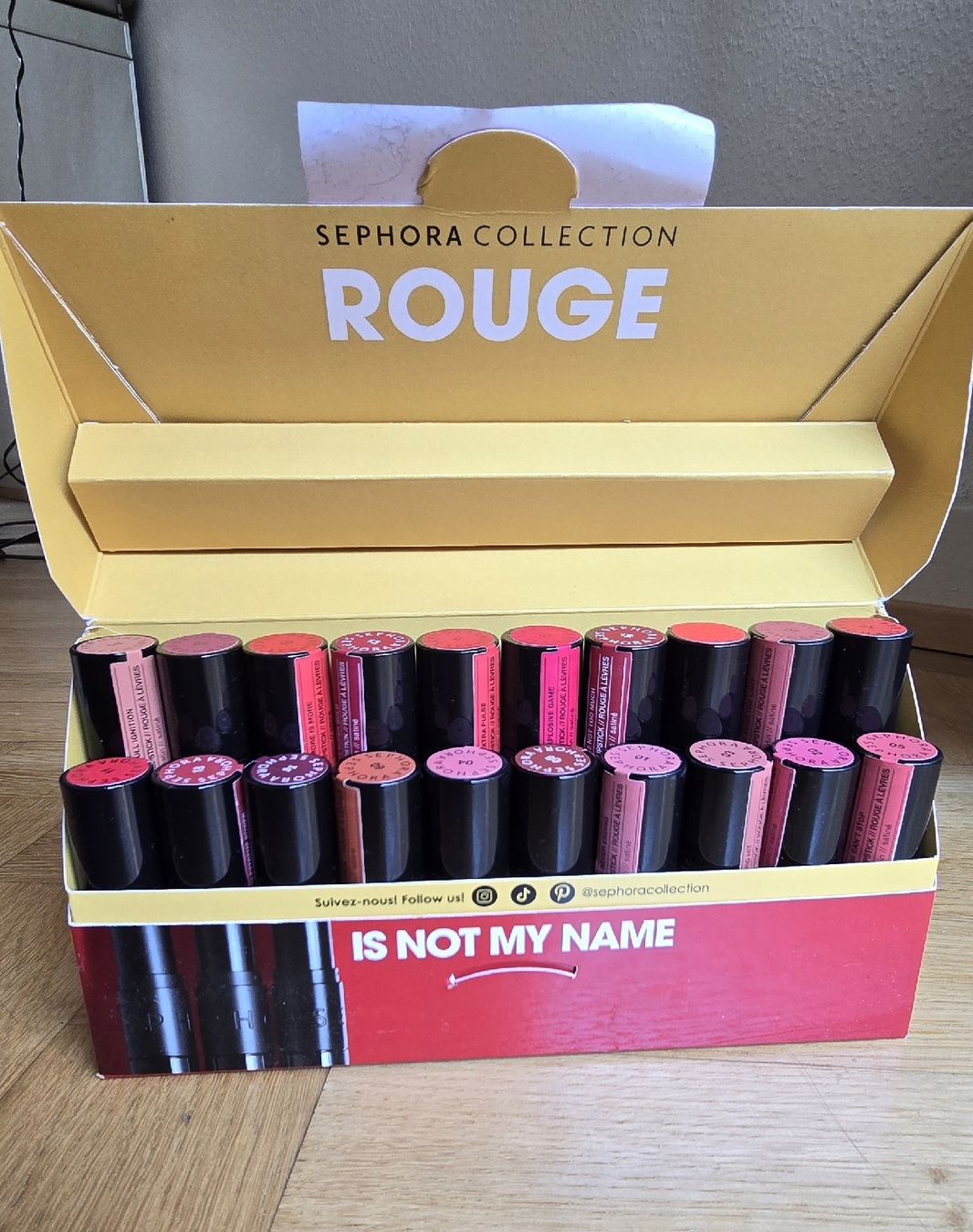 Sephora Make-up: Superbe coffret de 18 rouges à lèvres neufs de Sephora – Nuovo e nell'imballaggio originale da Genève venduto da Saleena