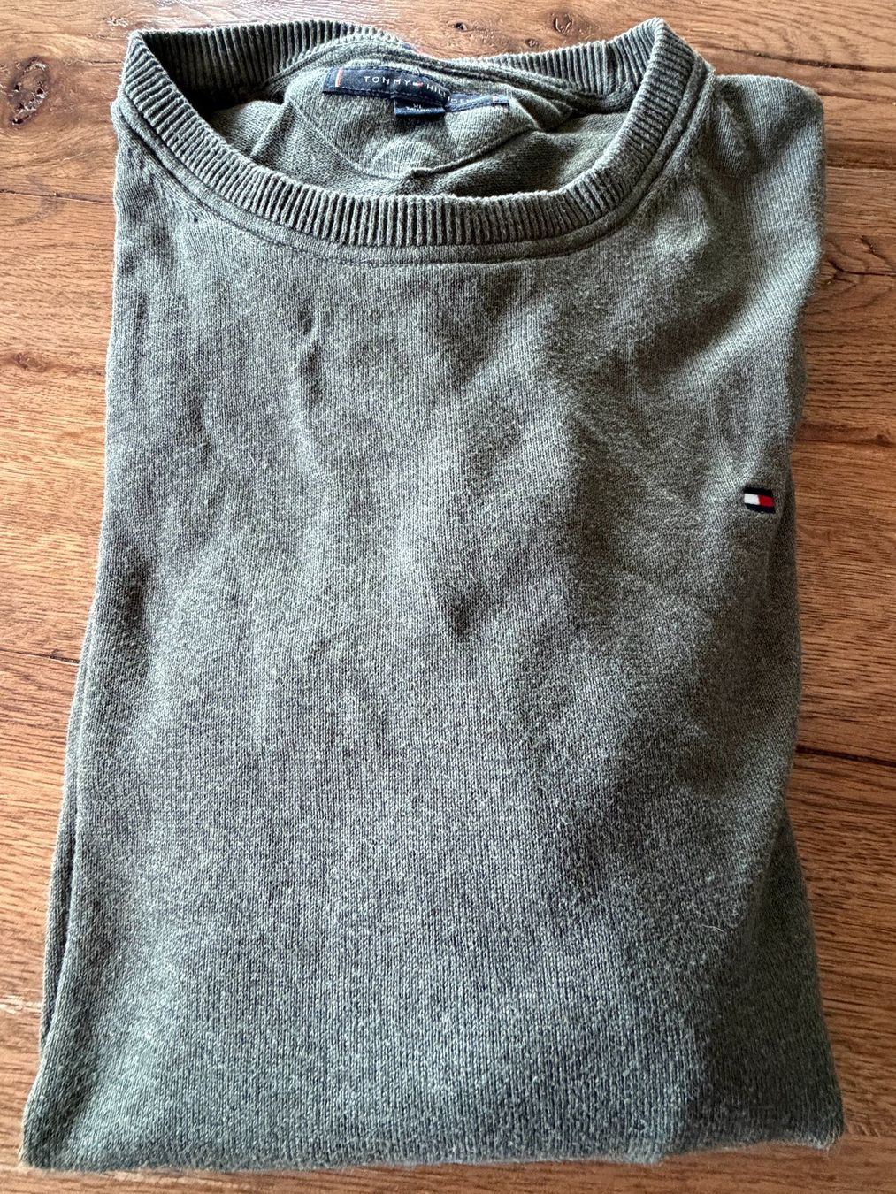 Tommy Hilfiger Maglioni & Felpe: TOMMY HILFIGER Pullover grün – Usato da Volketswil venduto da laszou