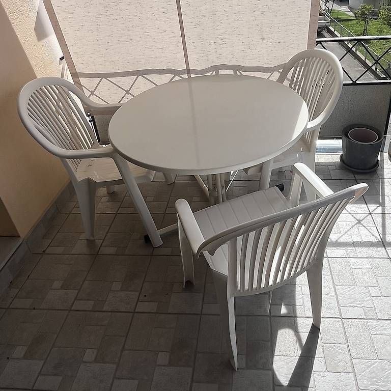 Tischset: Table ronde + 3 chaises plastiques  – Gebraucht aus Marly von Onoff