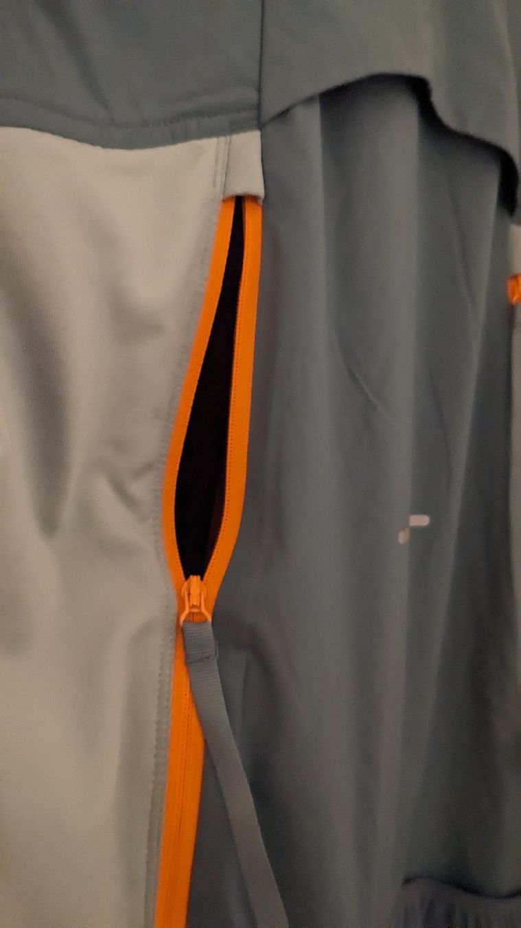 Asics Giacche: Running Jacke Asics – Usato da Liebefeld venduto da Pacem 3