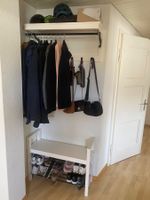 Coat hanger and shoe rack (Garderobe und Schuhregal)