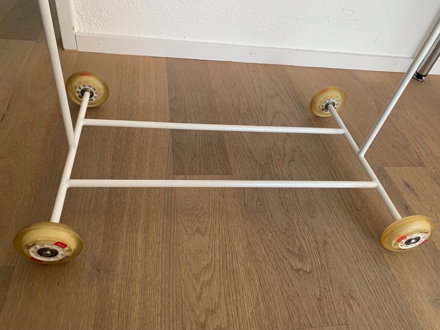Guardaroba: Kleiderständer auf Skateboardrollen 2  versch.Grössen – Nuovo (secondo la descrizione) da Reinach BL venduto da Widder1967 2