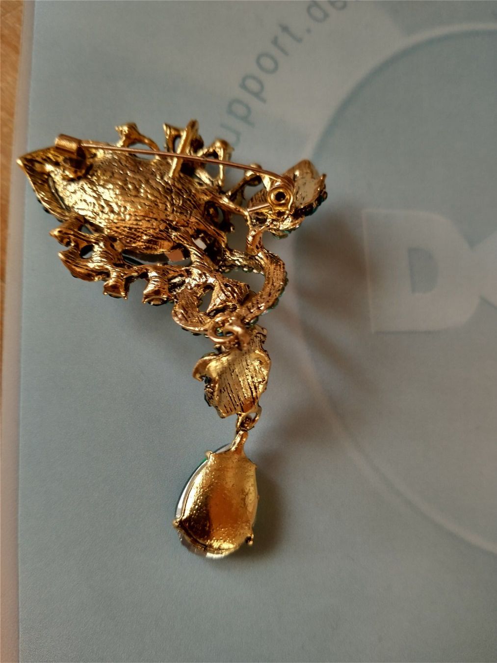 Broschen & Nadeln: Elegante Brosche mit grünen Steinen neu – Neu (gemäss Beschreibung) aus Löhningen von Chimae67 9