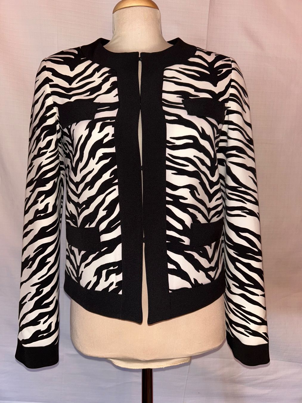 Moschino Jacken: Moschino Cheap and Chic Blazer – Neu und originalverpackt aus Davos Dorf von Juszy-Shop