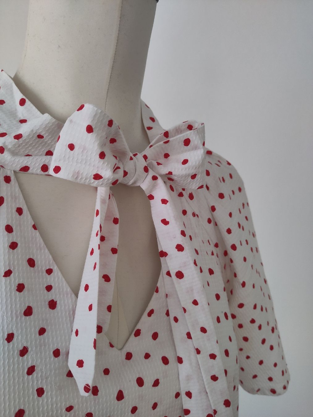 Vestiti: Designerkleid aus Kroatien, red dots – Nuovo (secondo la descrizione) da Pfäffikon ZH venduto da Julia071 1