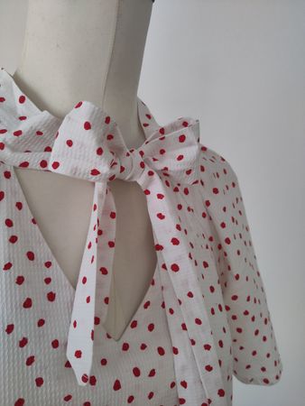 Designerkleid aus Kroatien, red dots