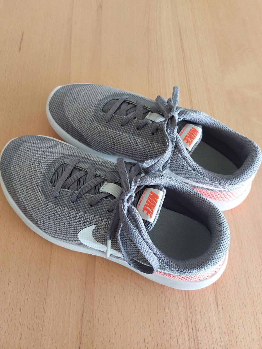 Nike Scarpe da uomo: Baskets Nike "nikeflex" grises gr.37.5 (4.5) – Usato da Delémont venduto da Petitlutin