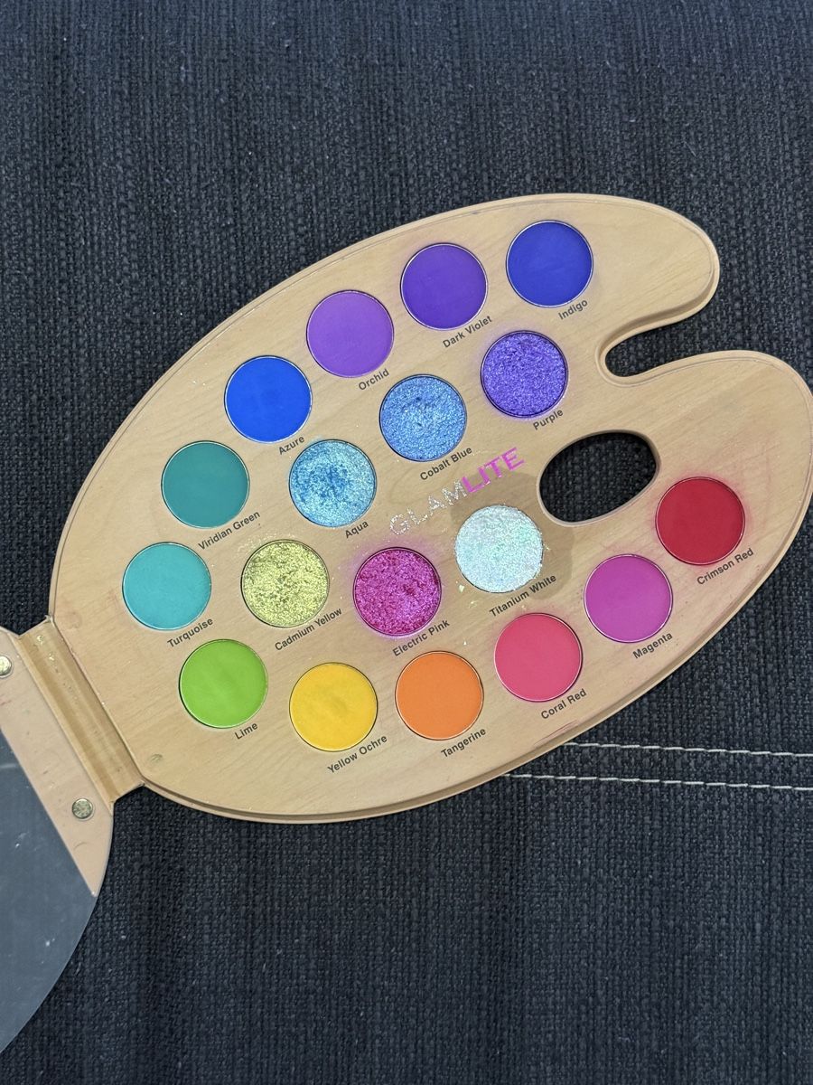 Make-up: Eyeshadow Palette - Glamlite – Usato da Chavannes-près-Renens venduto da elobrgs