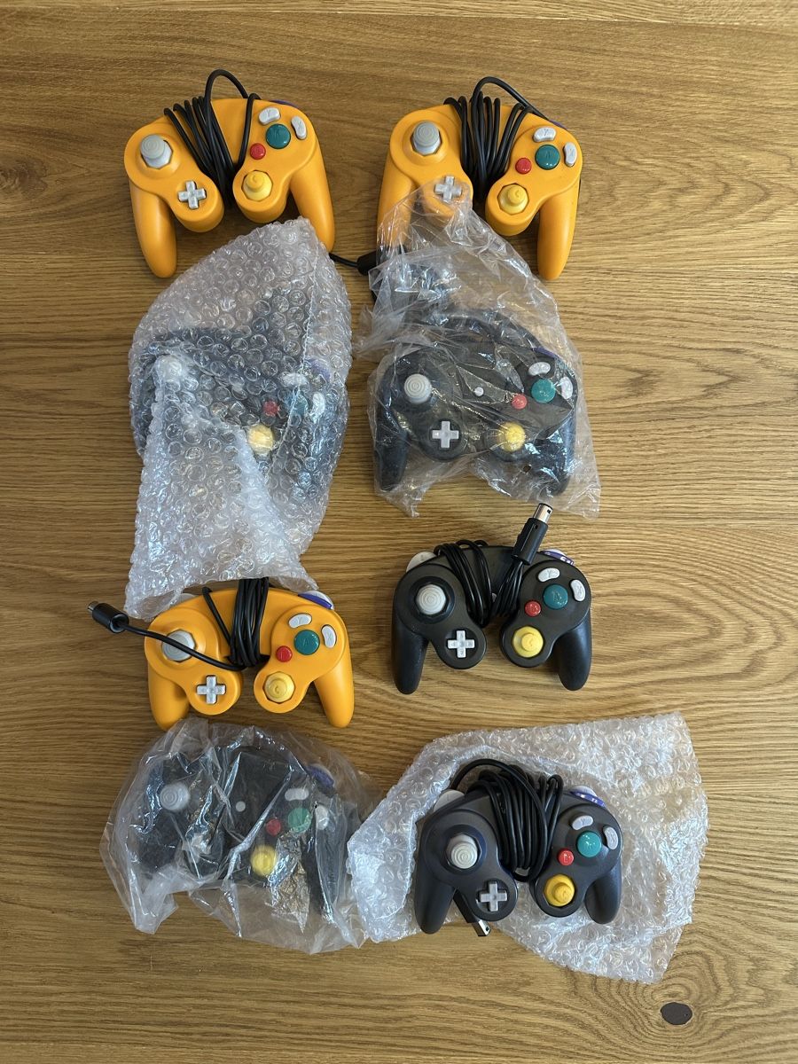 Nintendo Console: Gamecube - 14 Spiele (12 mit Anleitung) - 8 Controller – Usato da Aarau venduto da FLBEE 2