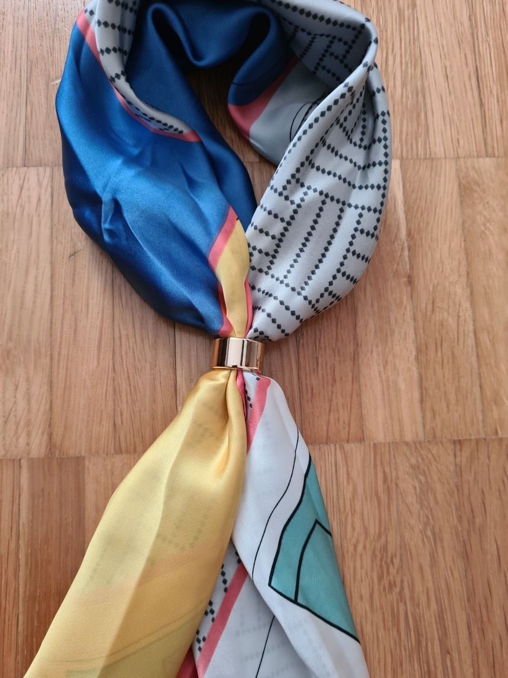 Foulards, Tücher & Schals: Damentuch – Neu und originalverpackt aus Jona von Good_luck_ 1