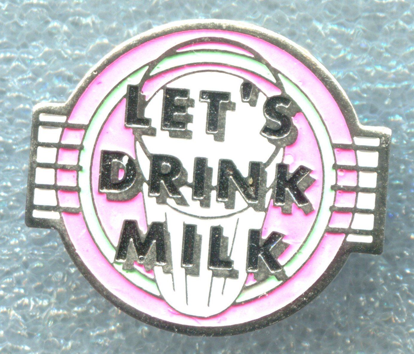 Plaketten & Abzeichen: LET'S  DRINK  MILK – Gebraucht aus Winterthur von Sammleroase