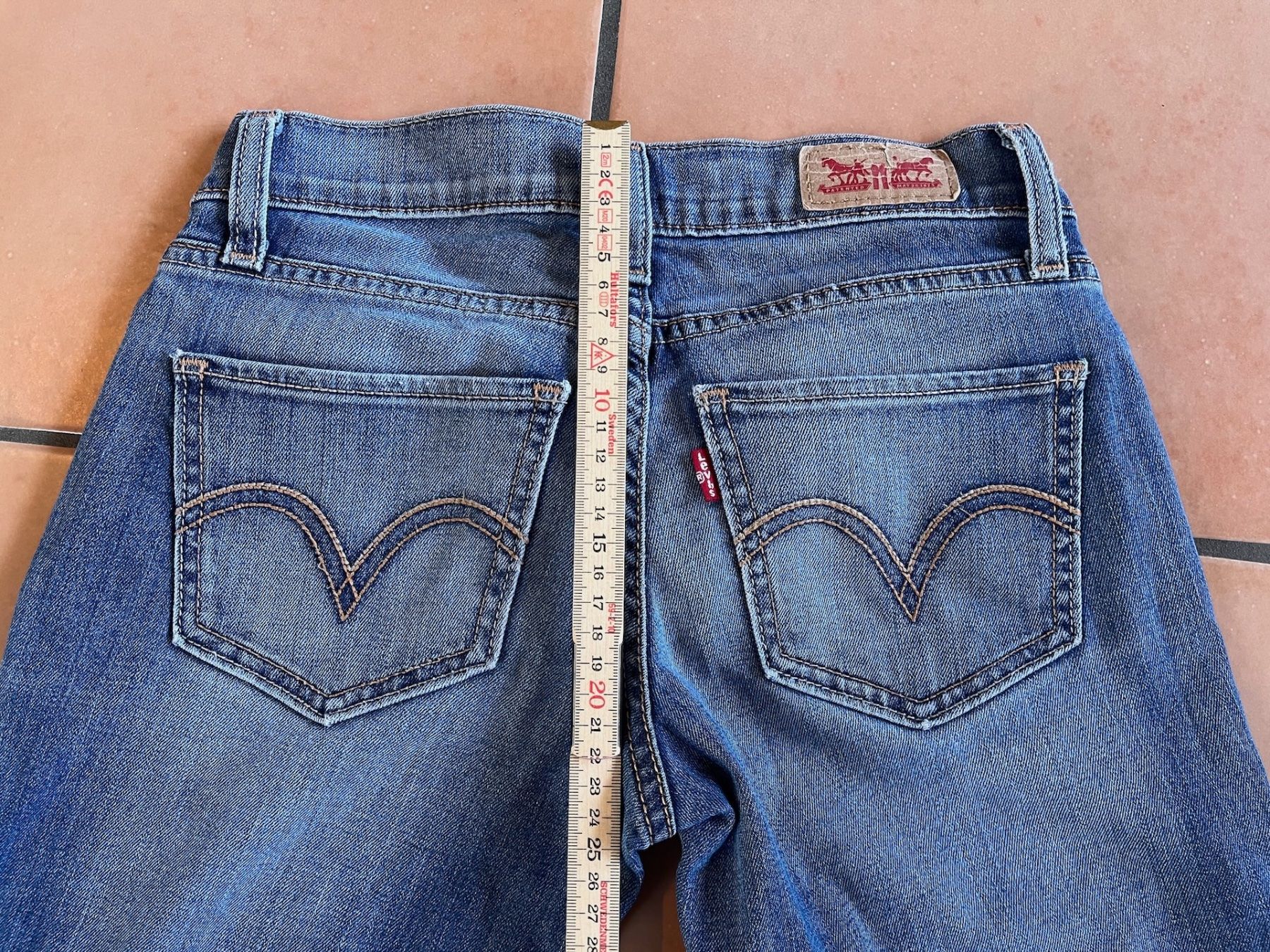 Levi's Jeans: Jeans Levi's 524 Taille W24 L32 – D'occasion à Eclépens par meegogeem 4