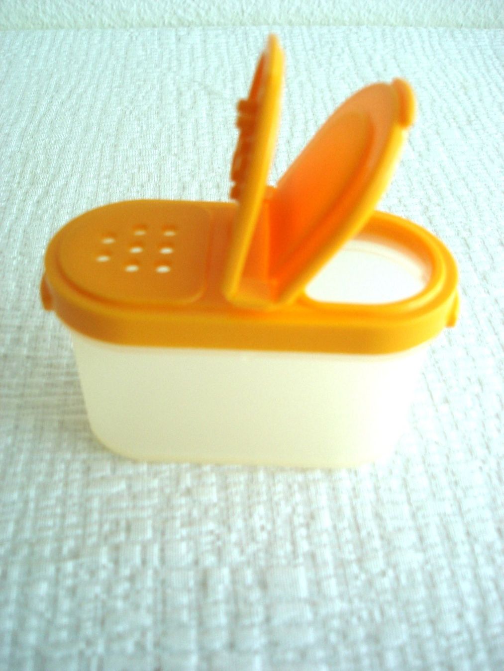 Tupperware Contenitori & Simili: 2 Tupperware Behälter & Mini Gewürzbehälter – Usato da Regensdorf venduto da anna059 8