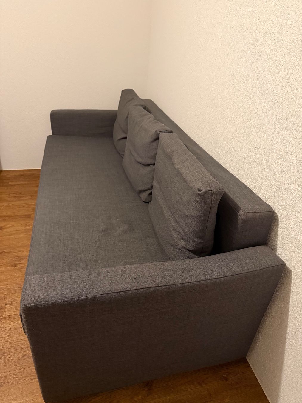 Ikea Divani: Ikea Sofa mit Bettfunktion dunkelgrau – Usato da Oberägeri venduto da kaitanja 2