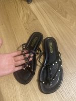 Schwarze Sandalen mit Nieten, Gr. 37, Sommer-Look!