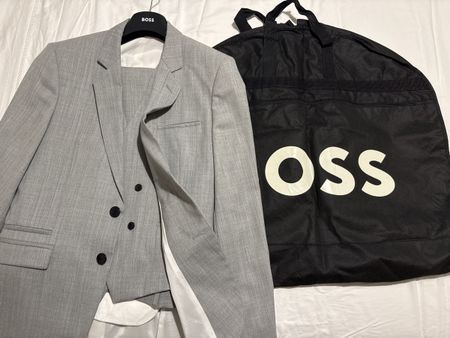 Costume trois pièces Hugo Boss gris taille 46