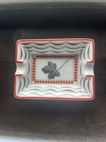 HERMES. Porzellan Aschenbecher mit Blatt Motiv