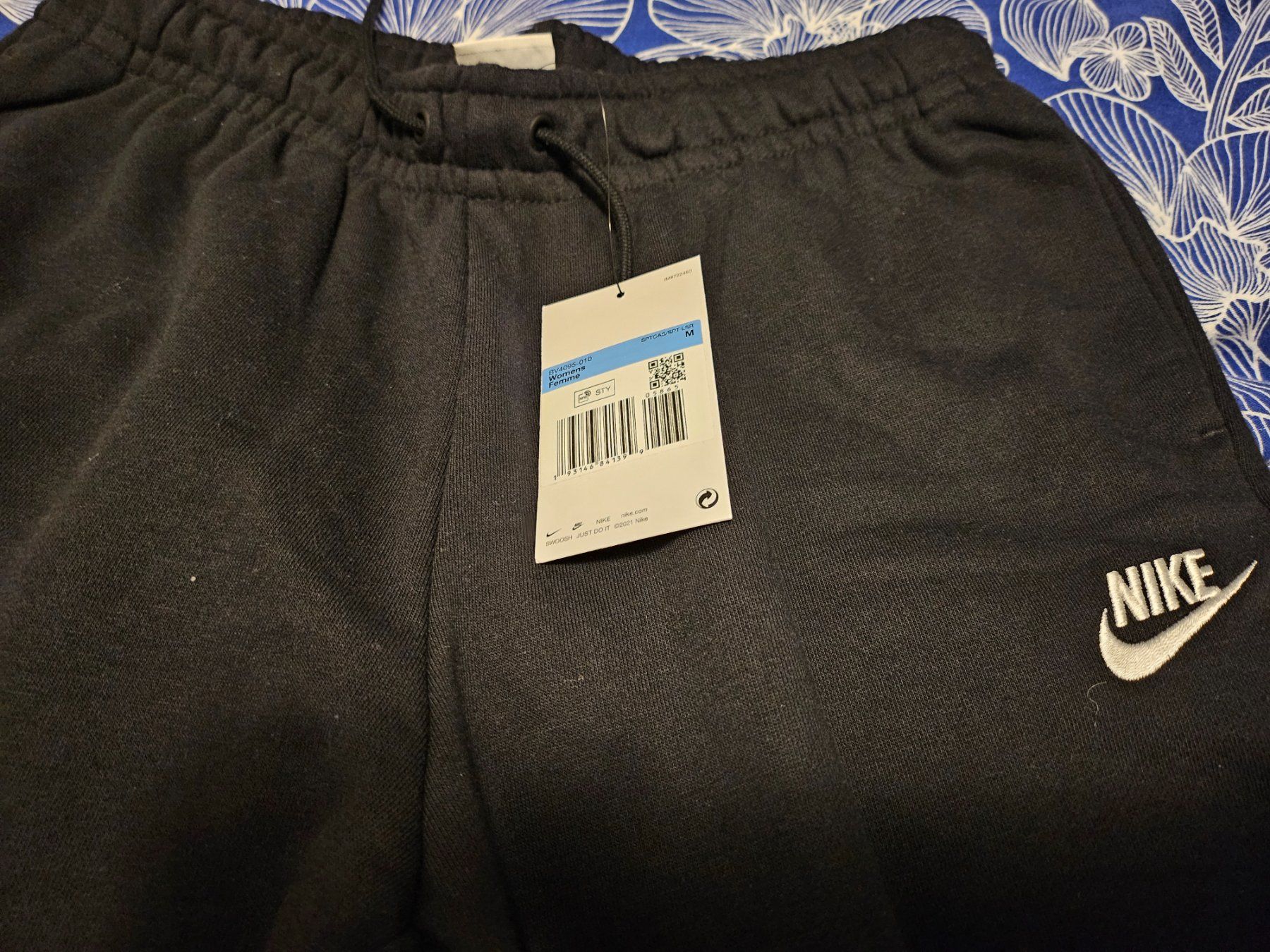 Nike Pantaloni: Trainerhose  Nike gr M – Nuovo e nell'imballaggio originale da Dietikon venduto da Eleda 1