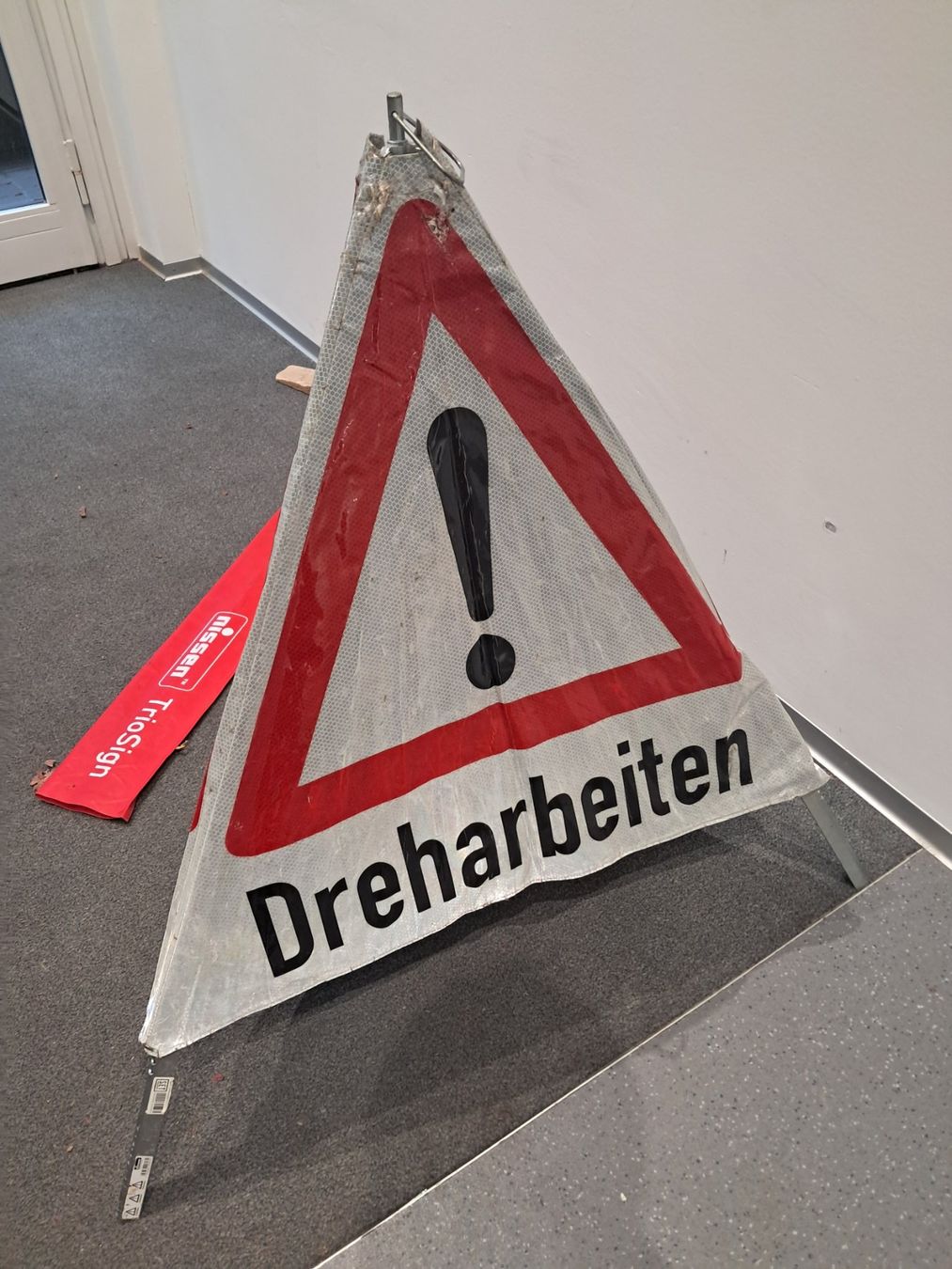 warndreieck-dreharbeiten-triopan-faltsignal-warntafel-gebraucht