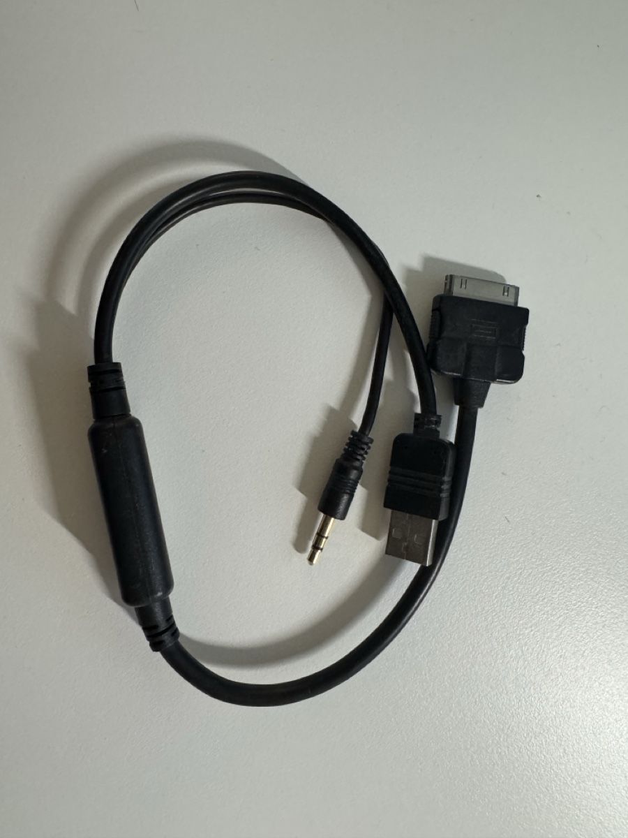 Laufwerke & Adapter: Original BMW/Mini Adapterkabel – Gebraucht aus Strengelbach von MXNX55