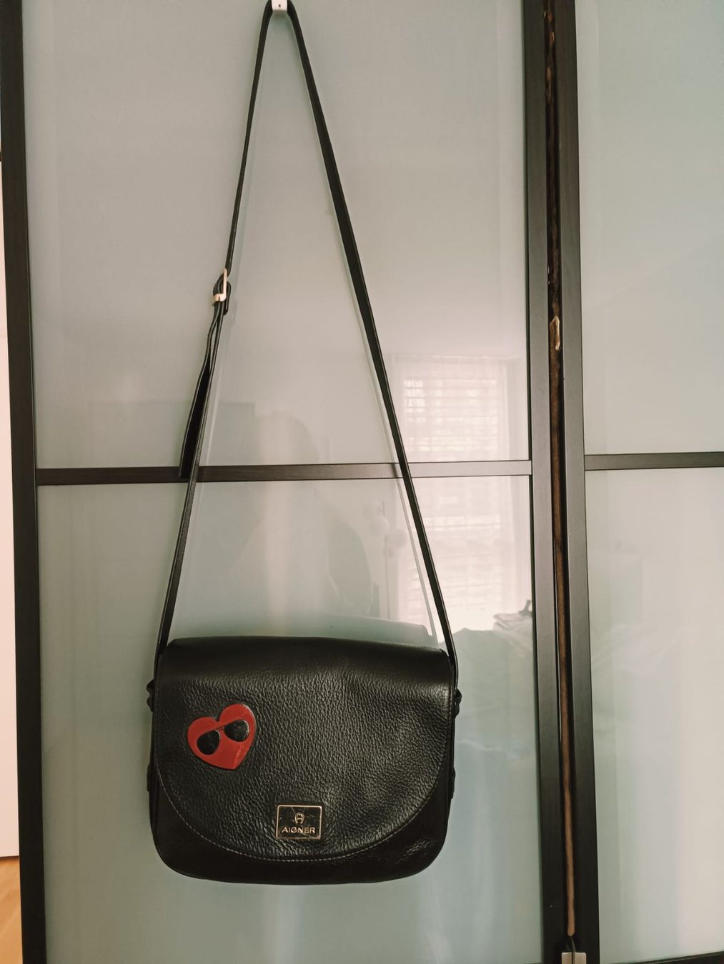 Aigner Taschen für Damen: Aigner Leder Tasche Crossbody Black – Gebraucht aus Zug von Janet077 1