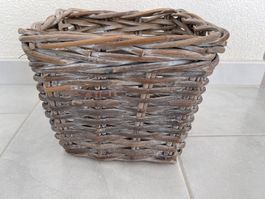 Schöner, quadratischer Korb, Shabby Chic