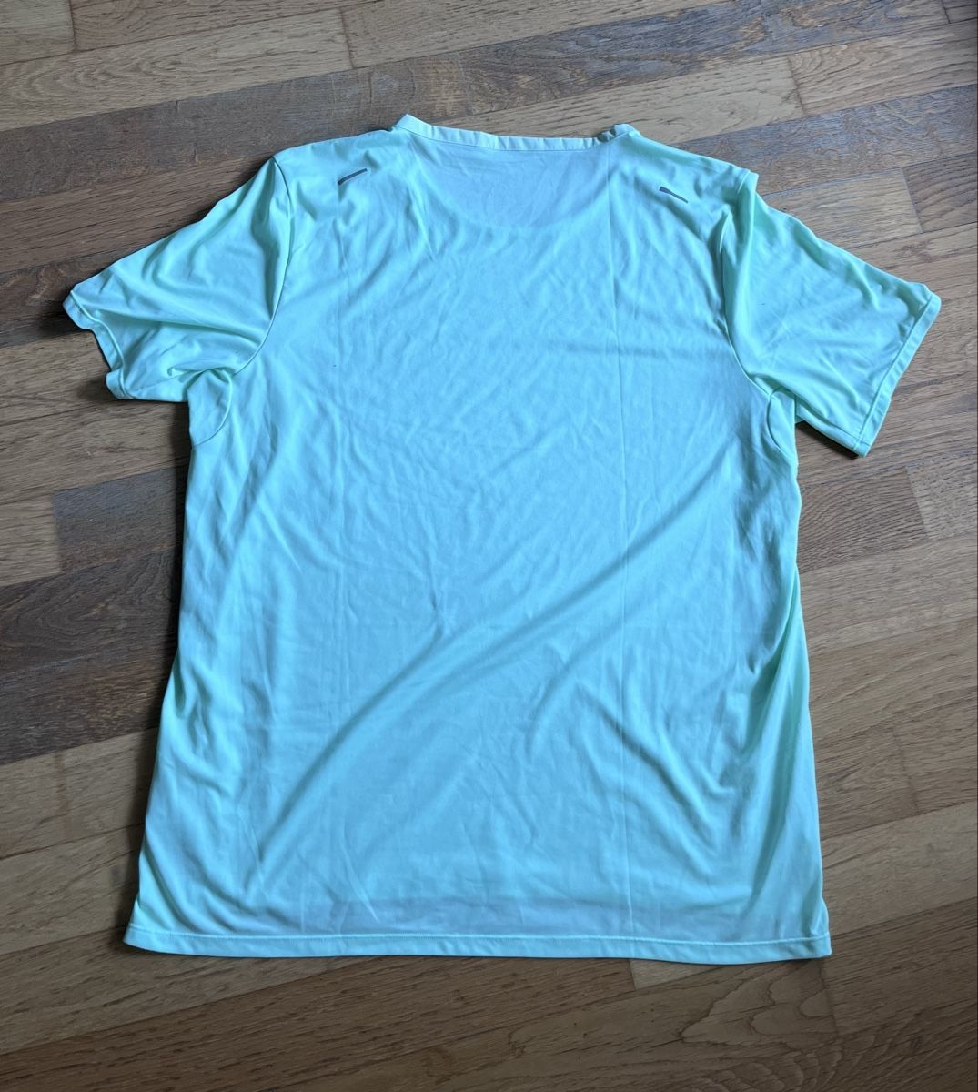 Nike T-Shirts: Funktionsshirt in Hellgrün Nike – Gebraucht aus Wetzikon ZH von chr_6qf7 2