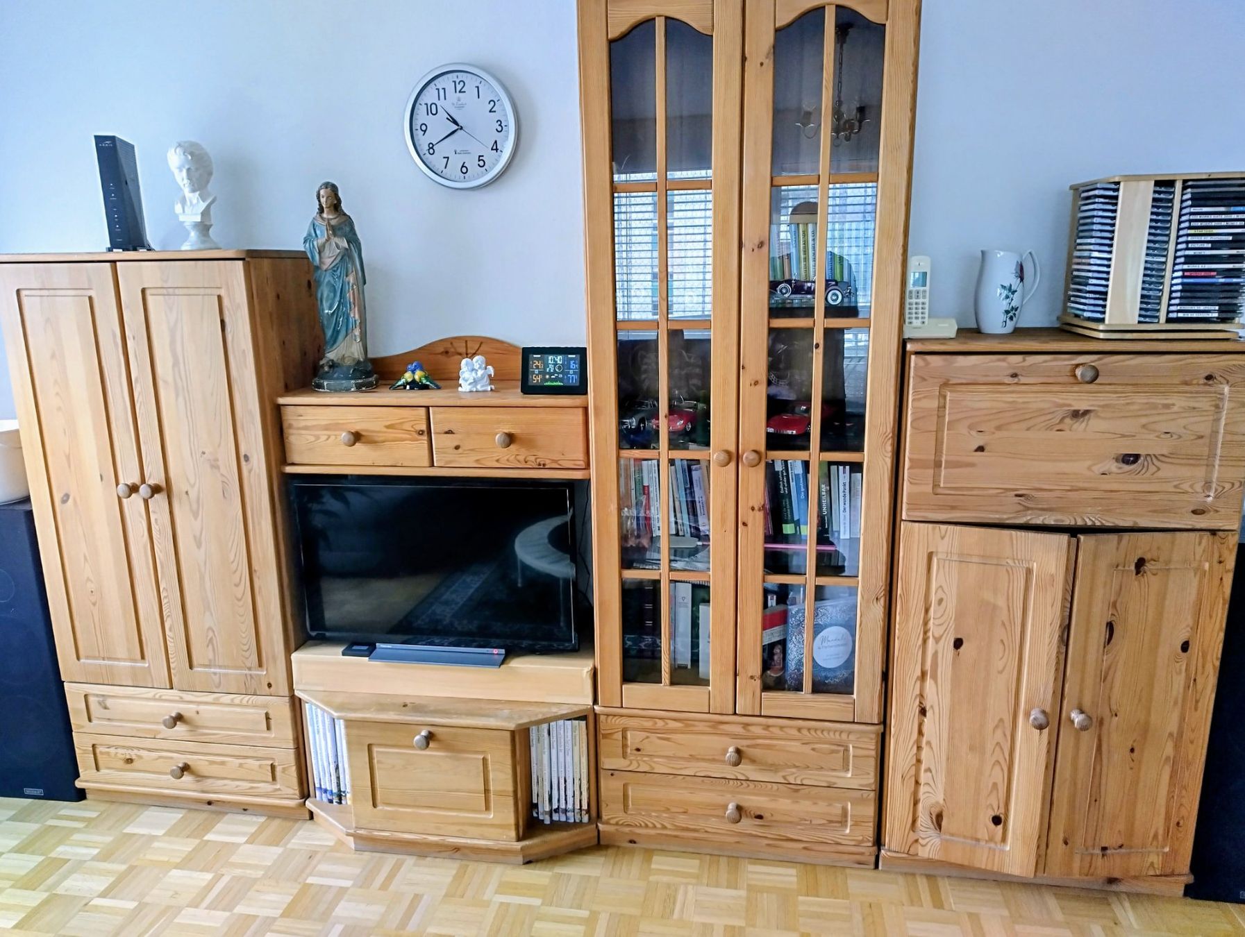 Schränke: Echtholz Wohnwand Eiche – Gebraucht aus Reinach BL von Wildlife224