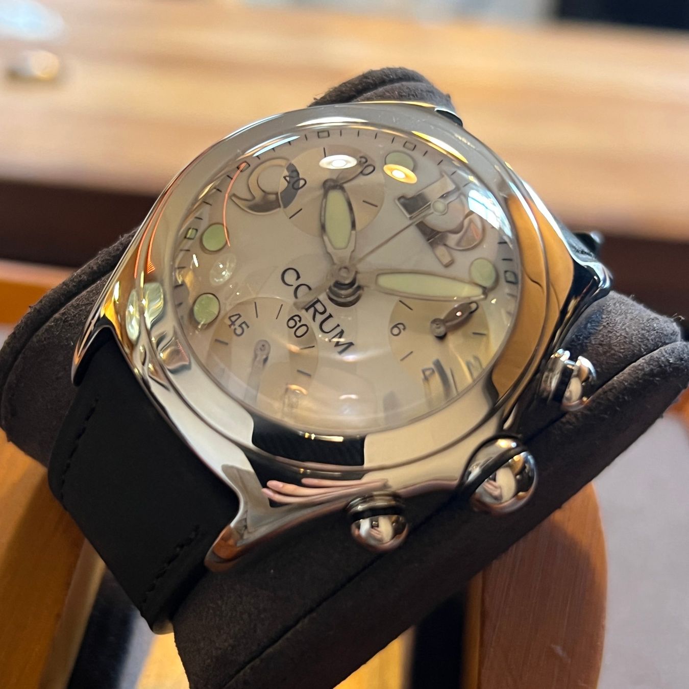 Corum Uhren: Corum Bubble Quartz Chronograph Silver Dial 396.250.20 – Gebraucht aus Carouge GE von Watchaser 8