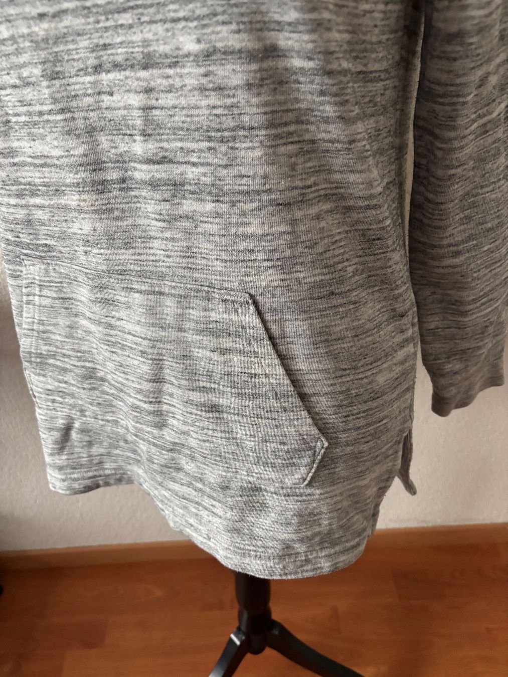Gap Maglioni & Felpe: Pullover hellgrau XS von GAP Mit Schlupftaschen – Usato da Balsthal venduto da Uroby 1