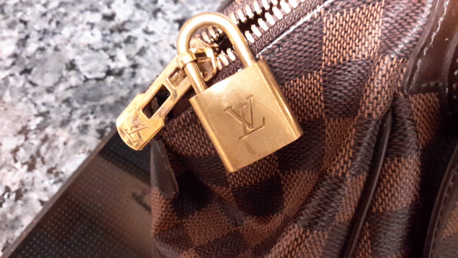 Louis Vuitton Borse da donna: Louis Vuitton Verona PM Damier – Nuovo (secondo la descrizione) da Langenthal venduto da 3145 7