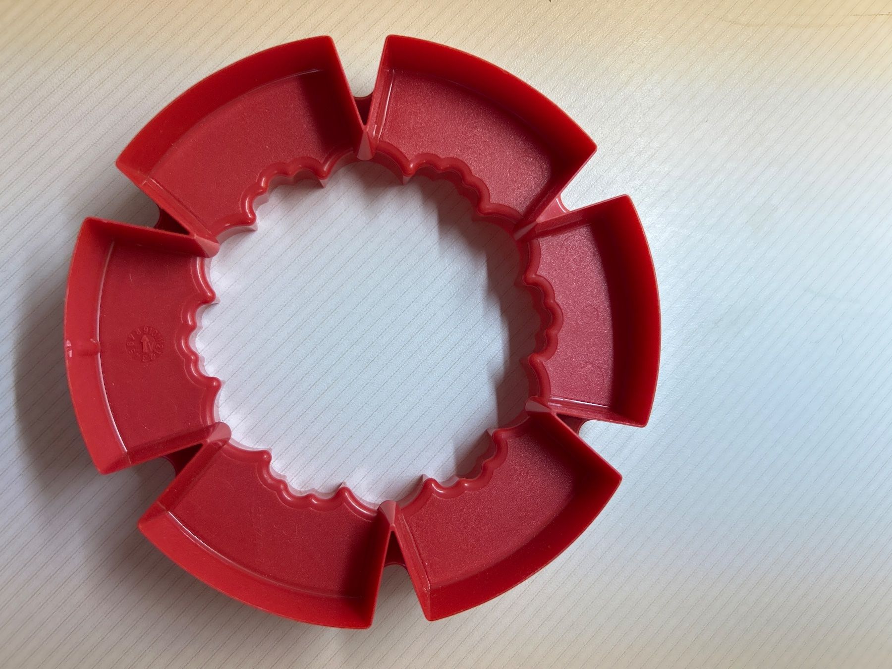 Tupperware Teglie da forno: Tupperware grosse Ausstechform in rot – Nuovo (secondo la descrizione) da Villnachern venduto da RicardoMary 1