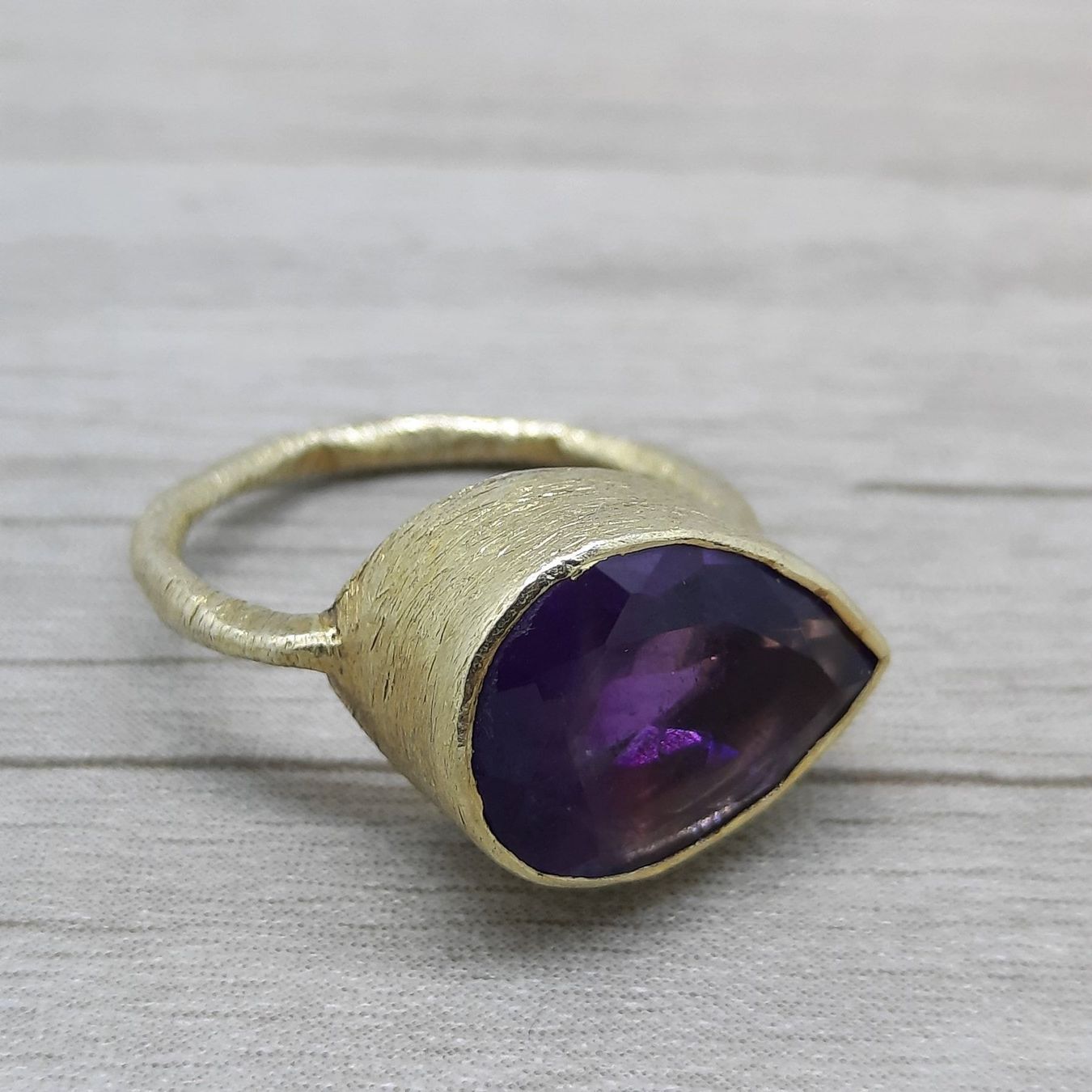 Ringe: Goldring mit erstklassigem Amethyst Edelstein – Gebraucht aus Unterägeri von Altgoldschmuck 6