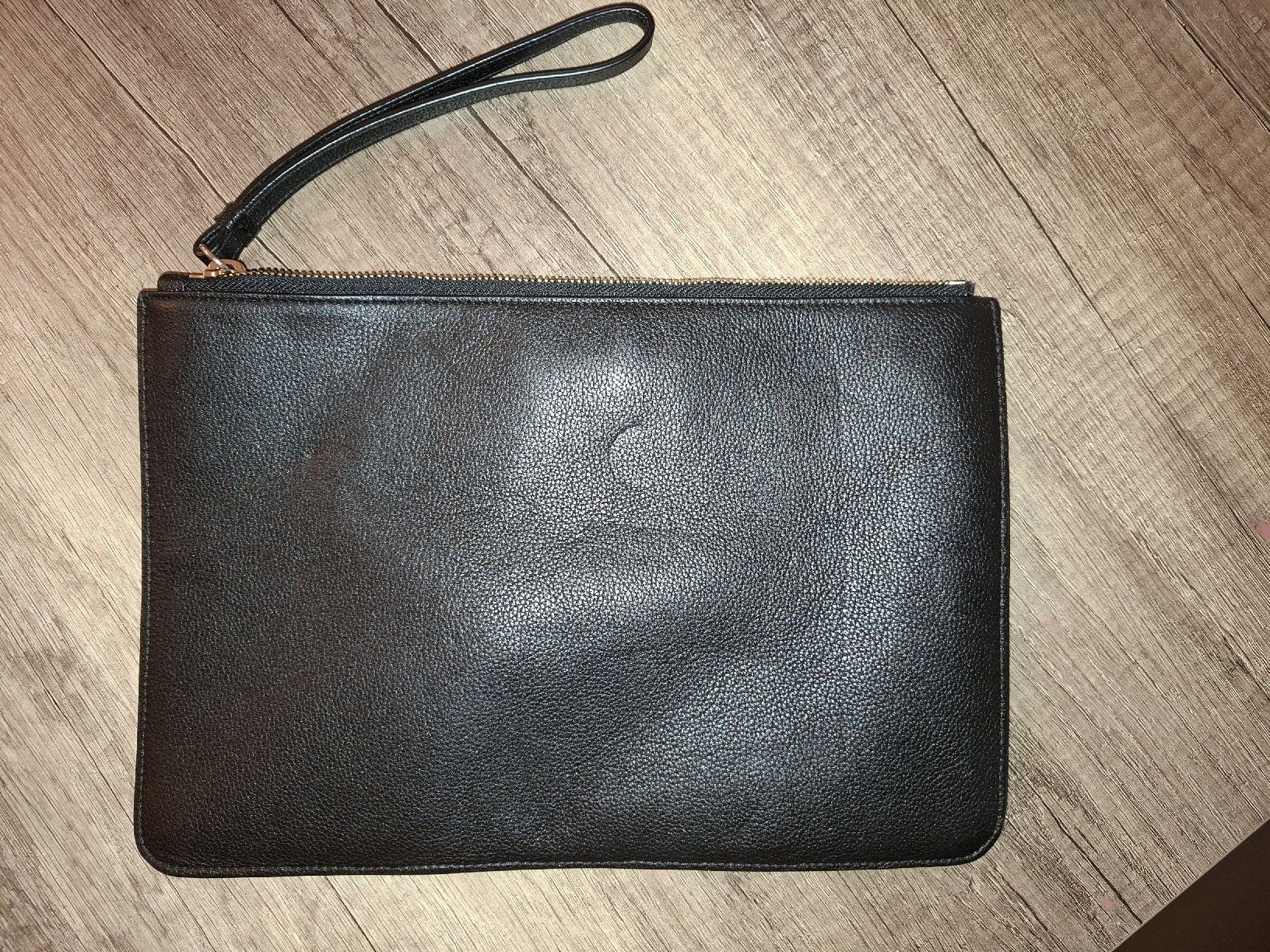 Armani Borse: Pochette nera Emporio Armani, elegante e versatile! – Usato da St. Moritz venduto da mar_vn5j 3