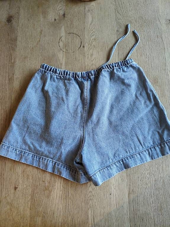 Jeans: Jeans Shorts  – D'occasion à Flums par tin_zk28 2