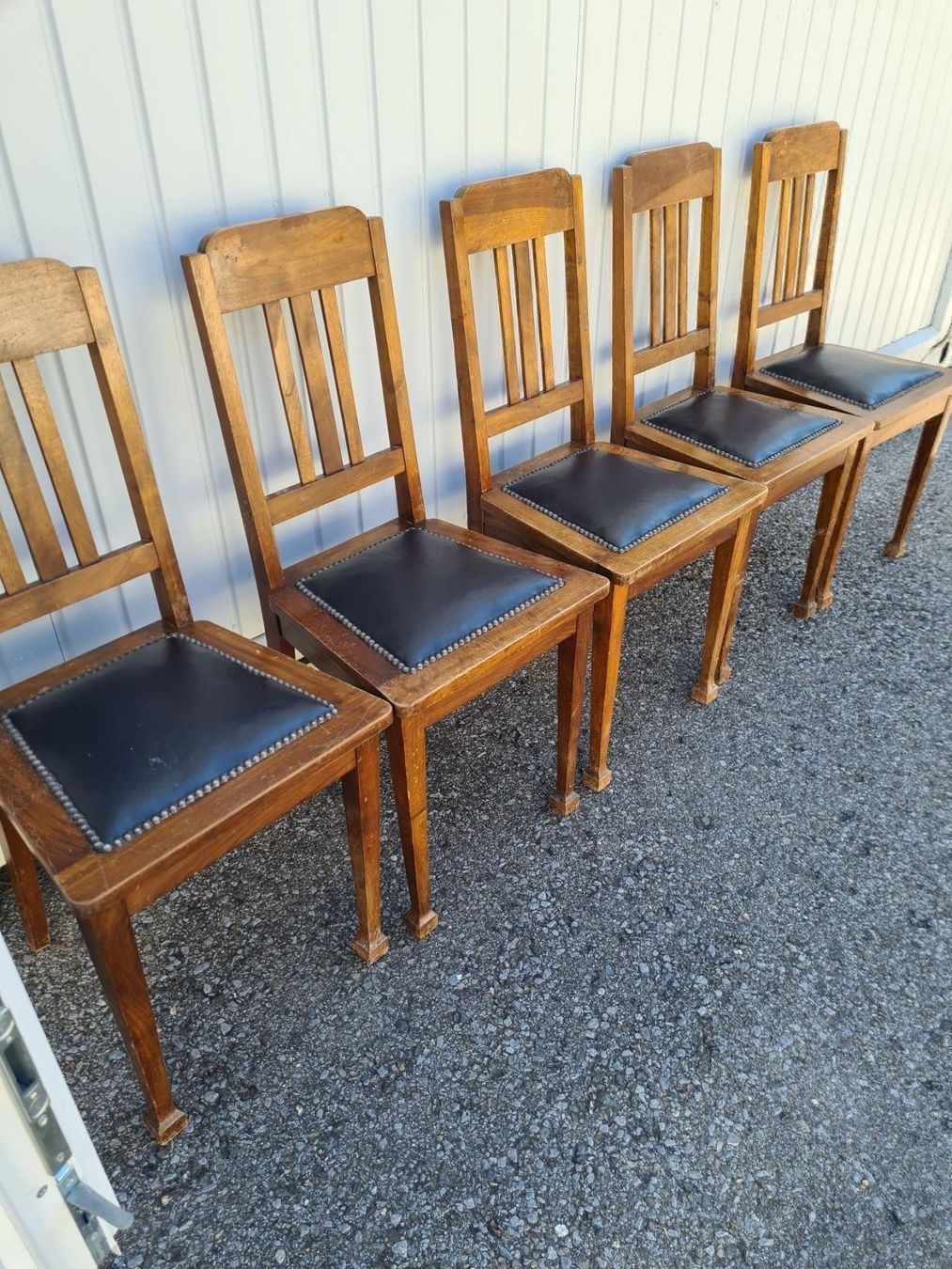 Stühle: 5 chaises en cuir – Gebraucht aus Monthey von 187-zeroo