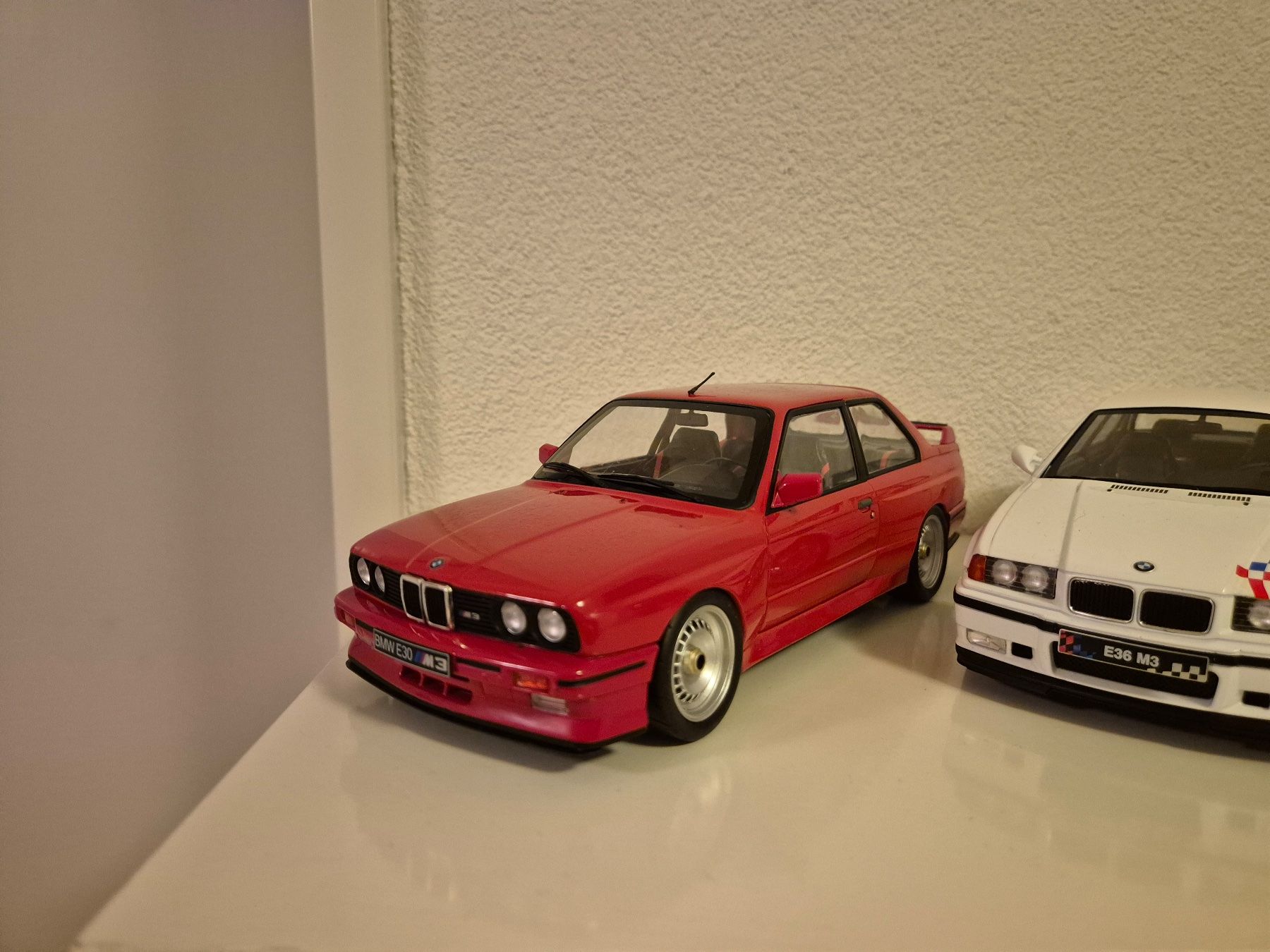 BMW Modellini d'auto: BMW M3 Set in 1/18 E30, E36, E46 alle von Solido – Usato da Bremgarten AG venduto da Beever 3