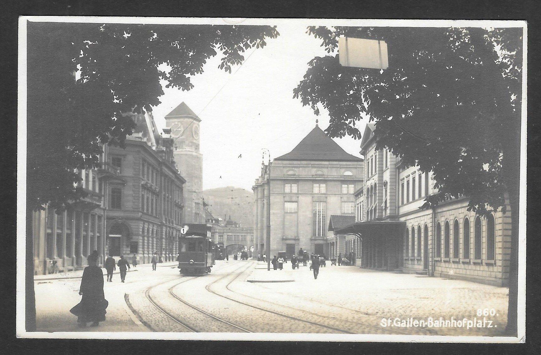 Cartoline postali: St. Gallen Bahnhofplatz mit Tram / Strassenbahn – Usato da Olten venduto da clotaldi