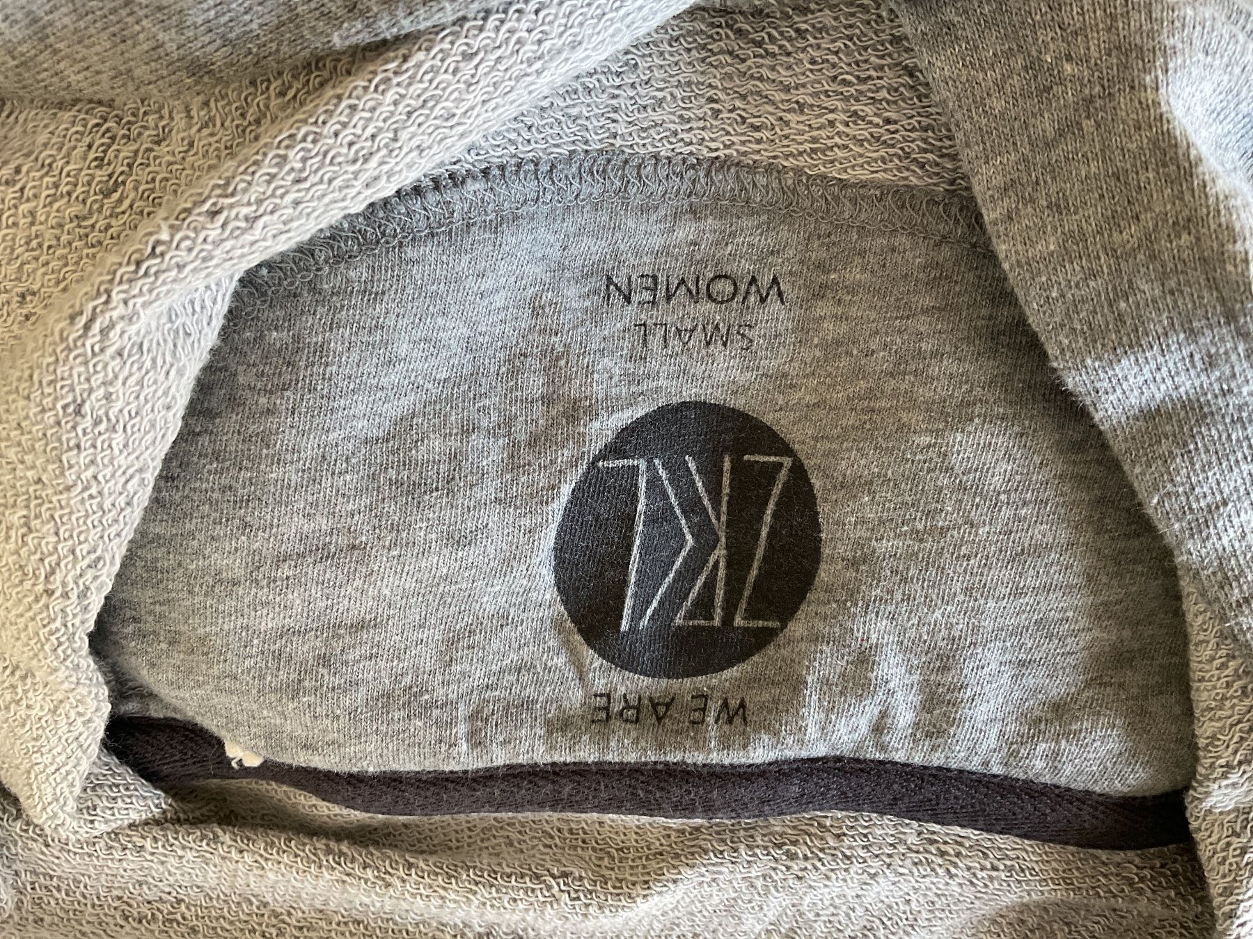 Maglioni & Felpe: Grauer Kapuzenpullover  Grösse S we are ZRCL – Usato da Basel venduto da cme03 5